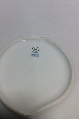 ロイヤルコペンハーゲン ホワイトハーフレース リーフ型プレート