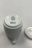 Royal Copenhagen Hvidpot Flødekande med låg. Designet af Grethe Meyer