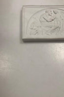 Royal Copenhagen Kgl. Porcelæn Biscuit Platte Amor optages hos Anacreon (Vinteren) No 65