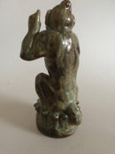 Royal Copenhagen Knud Kyhn Steingut Affe mit Schmetterling Nr. 20153