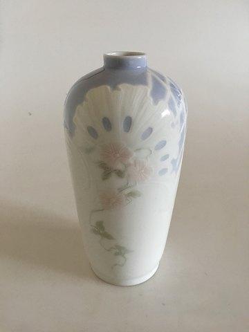 Royal Copenhagen Lav Relief Mønstret Vase af Anna Smidth