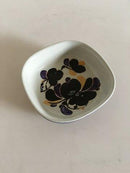 Royal Copenhagen Kleine Fayence-Schale Nr. 954/3771 von Ivan Weiss