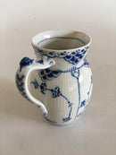 Royal Copenhagen Blaues geriffeltes Milchkännchen mit halber Spitze Nr. 561