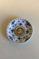 Royal Copenhagen Musselmalet Helblonde Kerzenhalter mit montierter 2-Kronen-Münze mit Christian VIII und Caroline Amalie&