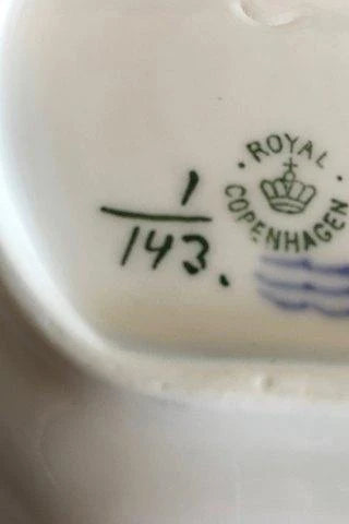 Royal Copenhagen  Musselmalet Riflet Bladformet Asiet No. 143