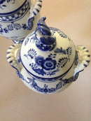 Royal Copenhagen Musselmalet riflet Par Store Vaser med låg No 285