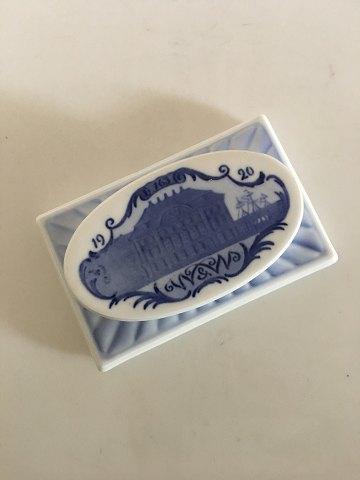 Royal Copenhagen Papirholder fra 1920 med motiv af Amalienborg
