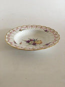 Royal Copenhagen Fuld Saksisk Blomst Dyb Tallerken med Gennembrudt Blondekant fra 1860-1890