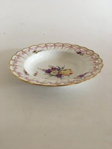 Royal Copenhagen Fuld Saksisk Blomst Dyb Tallerken med Gennembrudt Blondekant fra 1860-1890