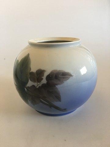 Royal Copenhagen Skål No 288/42B med Brombær Motiv