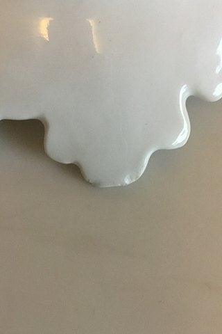 Royal Copenhagen Tidlig Art Nouveau skål. Formet som egekvist med blade og agern