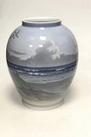 Royal Copenhagen vase dekoreret med Gæs og Ænder i landskab Nr. 1508/35B