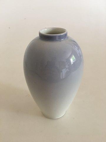 Royal Copenhagen Vase med Fuglemotiv No 1935/47B