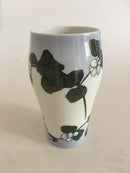 Royal Copenhagen Vase No 204/65A med Snebær Motiv