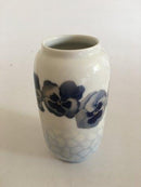 Royal Copenhagen Vase No 285/107 med Stedmoder Blomstermotiv