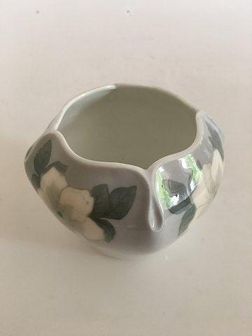 Royal Copenhagen Vase No 933/423 med Hvide Roser