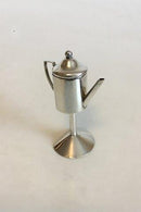 Stichtsche Zilverfabriek C.L.J Begeer, Holland. 833 Sølv. Lille kande med med låg på høj fod