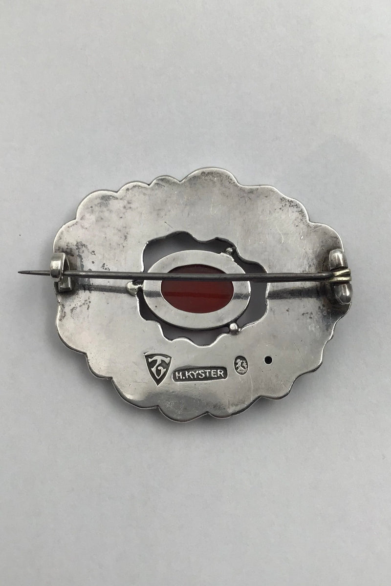 Thorvald Bindesbøll / Holger Kyster Sølv Broche med Rav