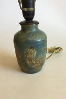 炻器花瓶安装成灯。设计者：Bode Willumsen