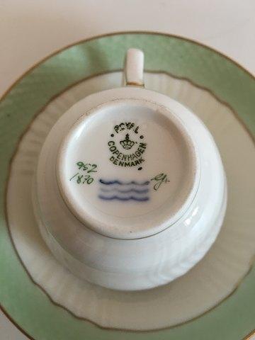 皇家哥本哈根绿色焊接咖啡杯和碟子 No 1870