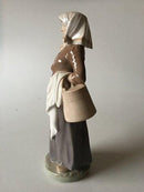 Royal Copenhagen Figur Malkepige No 899