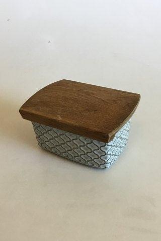 Bing & Grondahl / Kronjyden Cordial Grey Butter Churn with Teak Lid No 682（ビング＆グロンダール/クロニデンコーディアルグレーバターチャーン、チーク蓋付き）。
