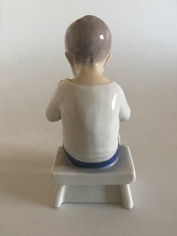 Bing og Grøndahl Figur - Victor (Dreng drikker) No. 1713