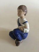 Bing & Grondahl Figur Junge mit Puppe Nr. 2400