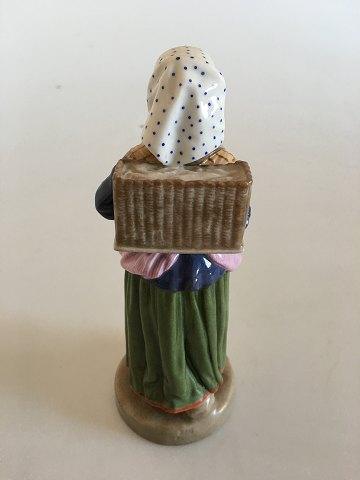 Bing & Grøndahl Overglasur Figur af Dame Egnsfigur