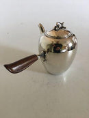 Georg Jensen纯银咖啡壶875号，带木柄。由哈拉尔德-尼尔森设计。