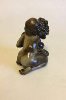 Bing & Grondahl Figur von Kai Nielsen "Frau mit Trauben und Faune" Nr. 4022 aus der Serie Traubenernte.