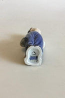 皇家哥本哈根拿着扫帚的男孩小雕像 No 3250 PMN