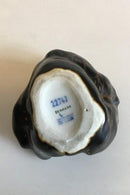 Royal Copenhagen Stentøjsfigur Bjørneunge på ryggen No. 22747