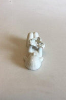 Bing & Grøndahl Blanc de Chine Figur af Liggende havbarn med tang No 2314