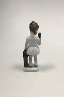 Lyngby Porcelæn Figur af pige med telefon, Gitte No 73