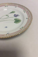 Royal Copenhagen Flora Danica Salatteller Nr. 20/3573