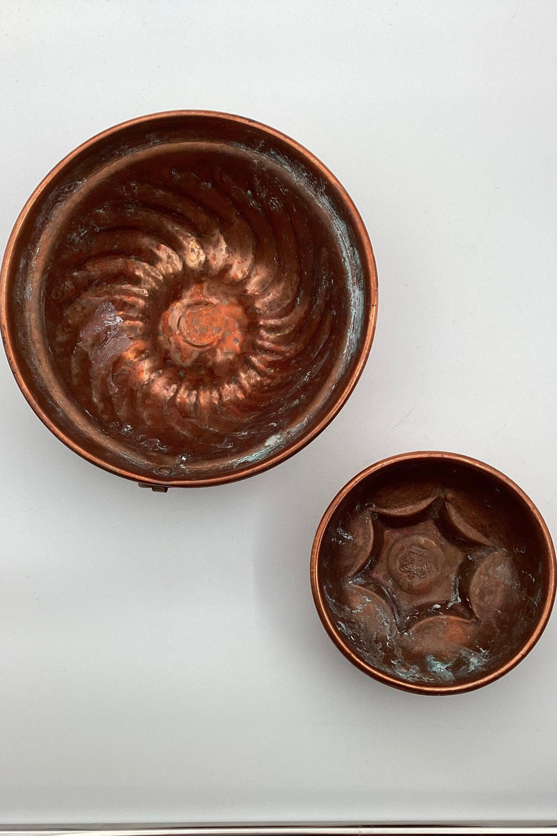 To kobber budding forme med Krone stempel