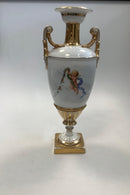 Royal Copenhagen Empire-Vase mit Putten aus den Jahren 1870-1890