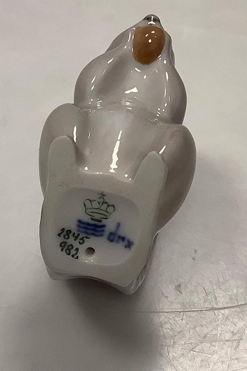 Tidlig Royal Copenhagen Figur af Egern med nød No. 2845/982