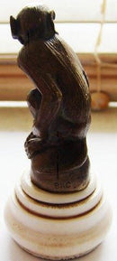 Bronze Abe på Elfenben Stand