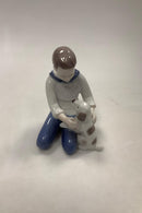 Bing og Grøndahl Figur Dreng med hund No 2334