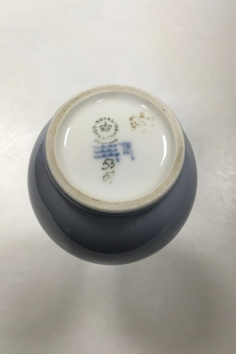 Royal Copenhagen Art Nouveau Vase med Blomster No. 53/51