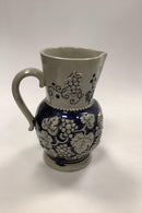 Tysk salt glasur Kande med inskription: Fein Schmeckt Der Wein Aus Einem Krug Von Stein