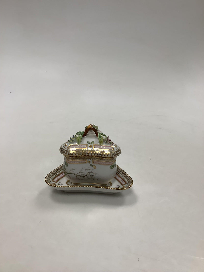 Royal Copenhagen Flora Danica tresidet cremekop No 259 eller No 3515