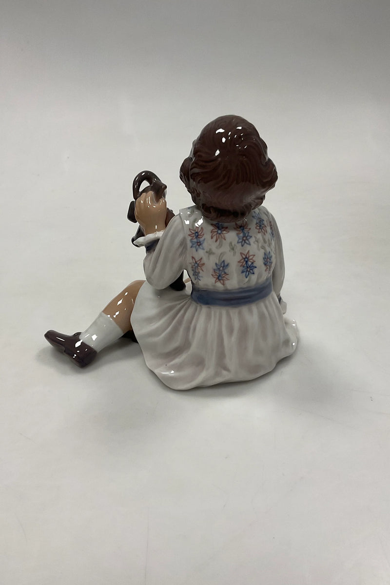 Dahl Jensen Figur Pige med Legetøjselefant No. 1204