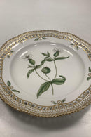 Royal Copenhagen Flora Danica tallerken med gennembrudt kant No 20/3553