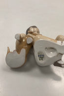 Bing og Grøndahl Figur Dreng med gravhund No. 1951 hvid variation