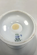 皇家哥本哈根玫瑰花蕾碗，脚踏8064号。尺寸为21厘米/8.27英寸，状态良好。