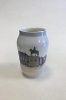 Royal Copenhagen Vase med Rytterstatuen af Frederik V på Amalienborg Slotsplads No 4566