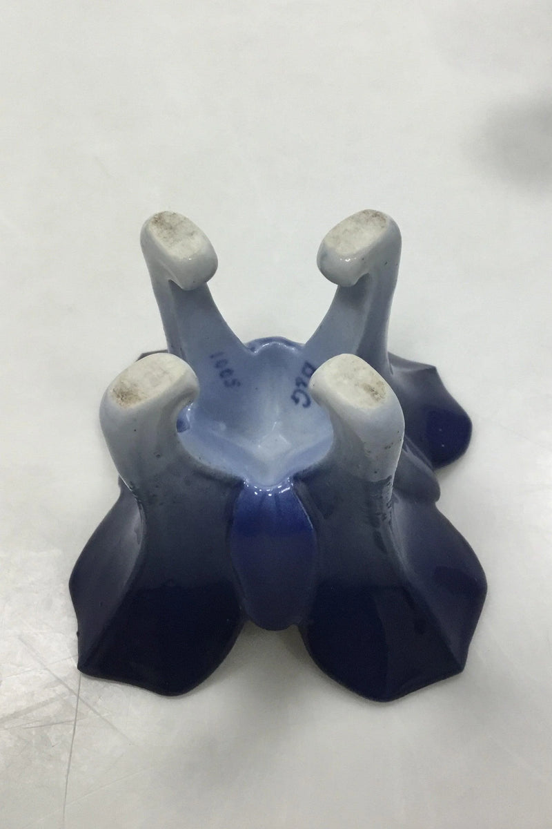 Bing og Grøndahl Art Nouveau To kuvertvaser i form af en blomst, opsat på fire fødder. No 5001